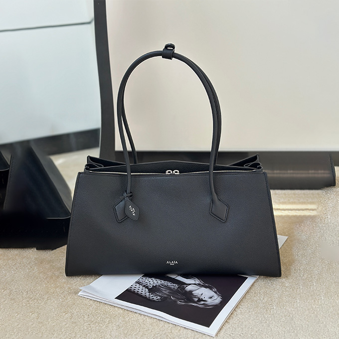 alaïa le teckel large tote shoulder handbag
